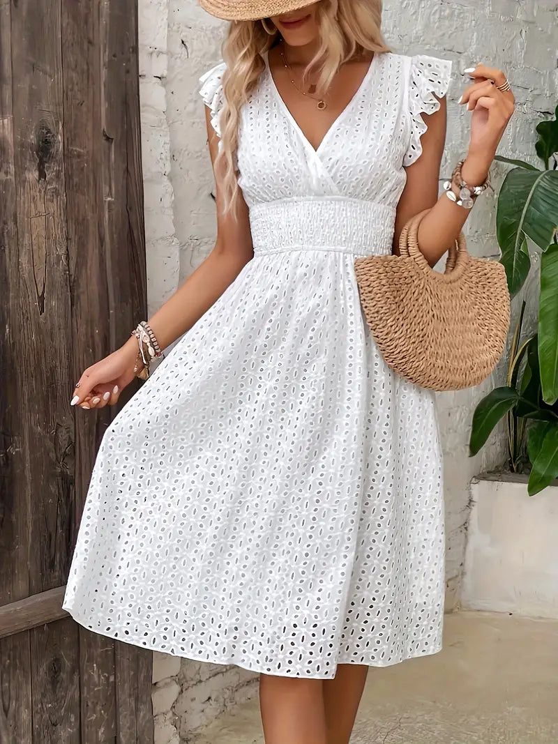 Elegantes Kleid mit gerafften Ärmeln und gerafftem Halsausschnitt