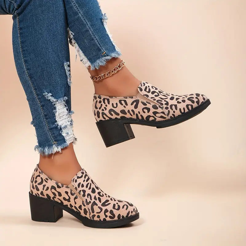 Pumps mit Leopardenmuster und flacher Öffnung zum Hineinschlüpfen