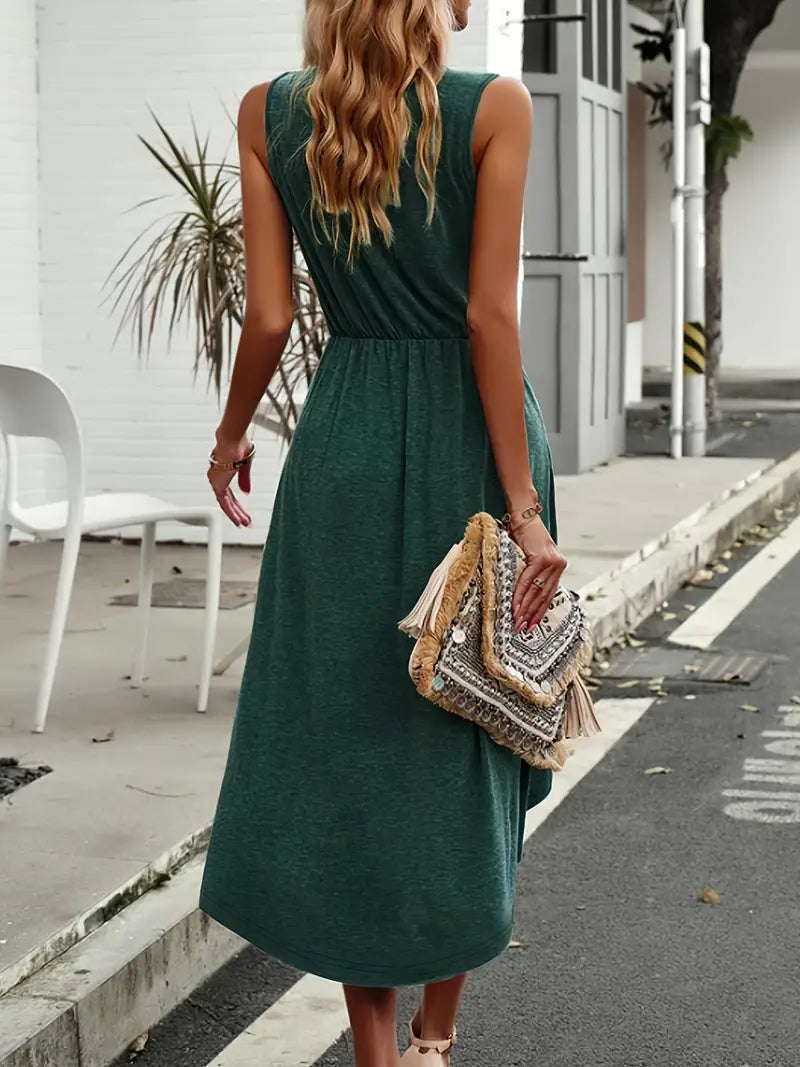 Kleid mit tiefem Saum und Wickelausschnitt