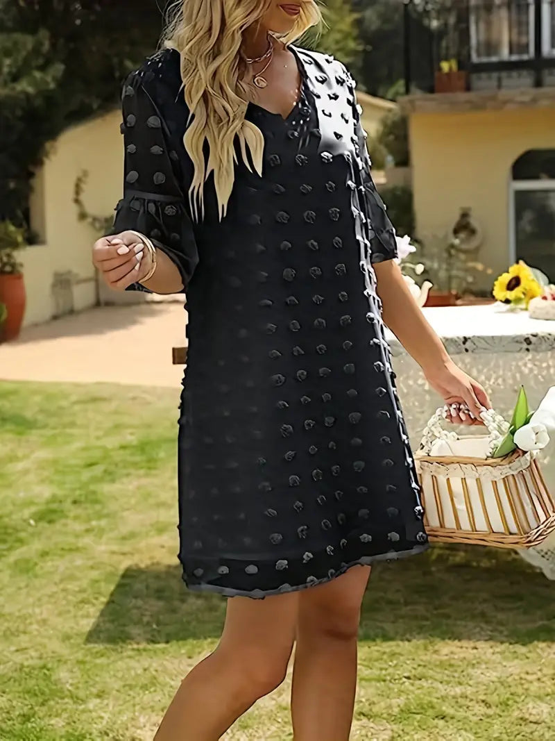 Elegantes, kurzärmliges Swiss Dot-Kleid mit V-Ausschnitt