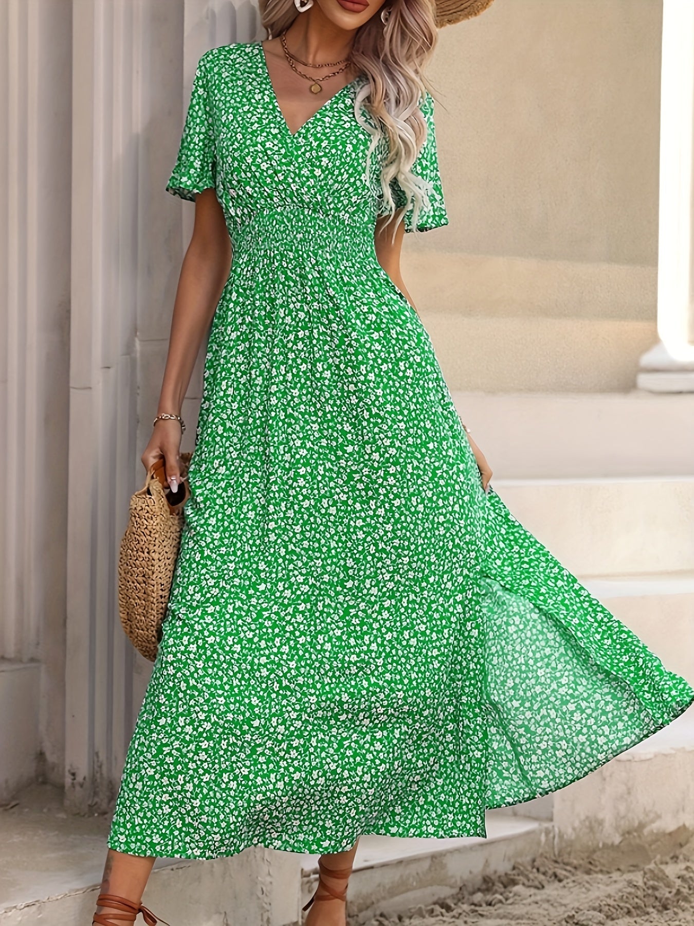 Florales Midikleid mit V-Ausschnitt und Schlitz, kurzärmeliges Urlaubskleid