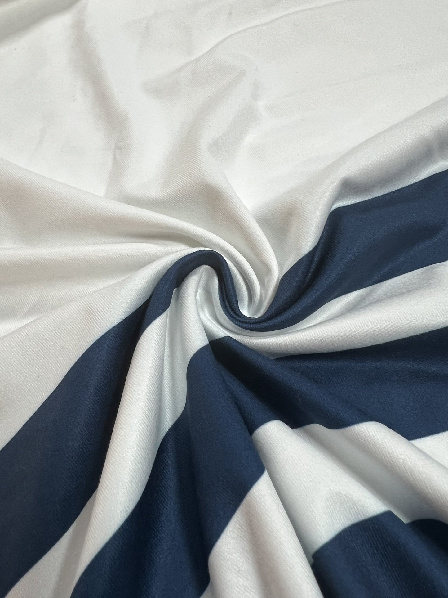 Elegantes trägerloses Kleid mit Streifen A-Linie Sommer