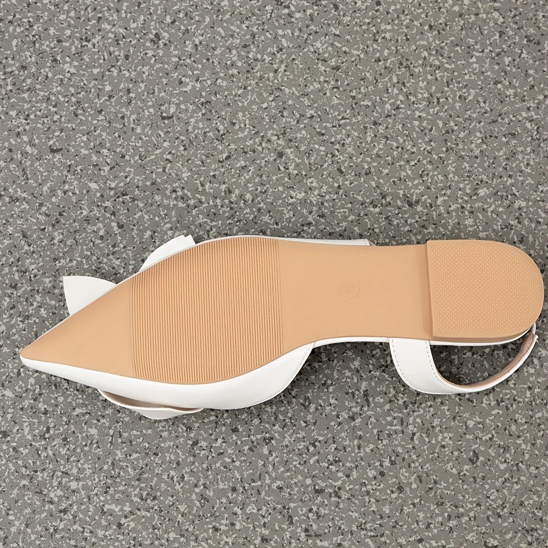 Weiße Slip-On Schuhe mit Schleife und Knöchelriemen