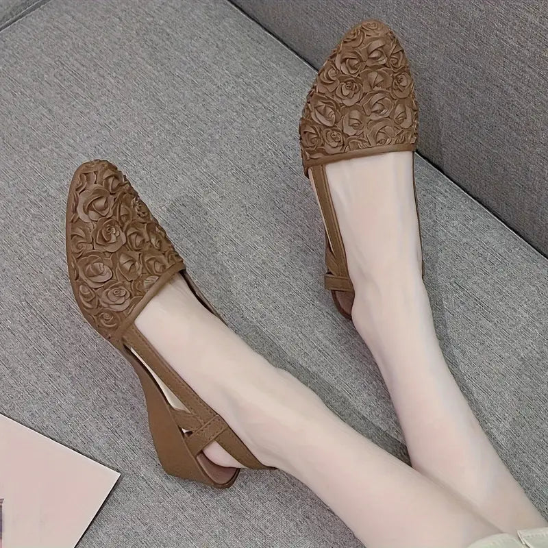 Klassische, bequeme Schuhe mit Rosen-Keilabsatz