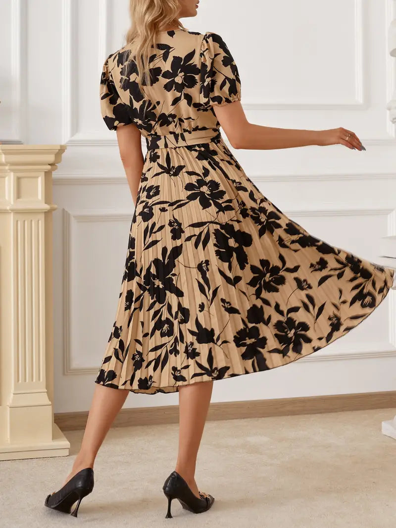 Lässiges Kleid mit Blumenmuster und plissiertem V-Ausschnitt