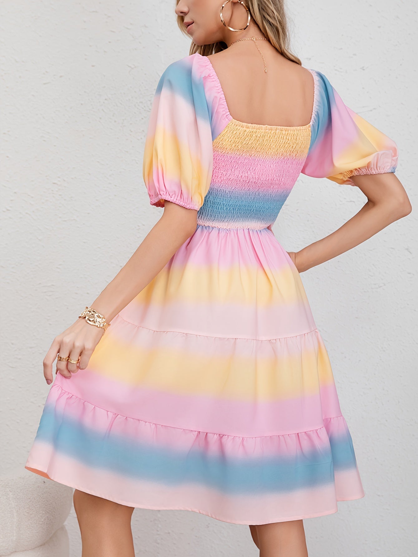 Gestreiftes Midi-Sommerkleid – Schulterfrei, Kurzarm & Rüschen-Saum