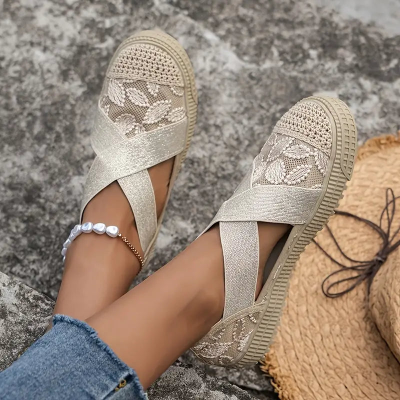 Flache, ausgeschnittene, atmungsaktive, leichte Schuhe aus Mesh