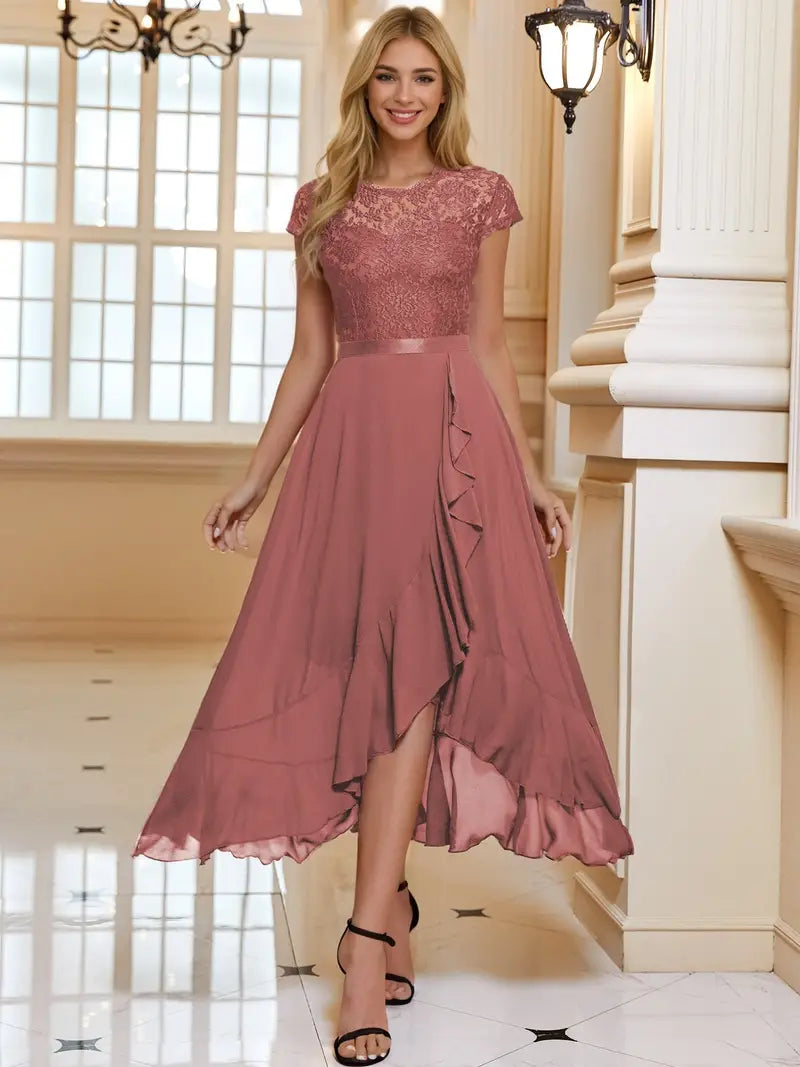 Kleid mit Rüschenbesatz und Spitzenbesatz