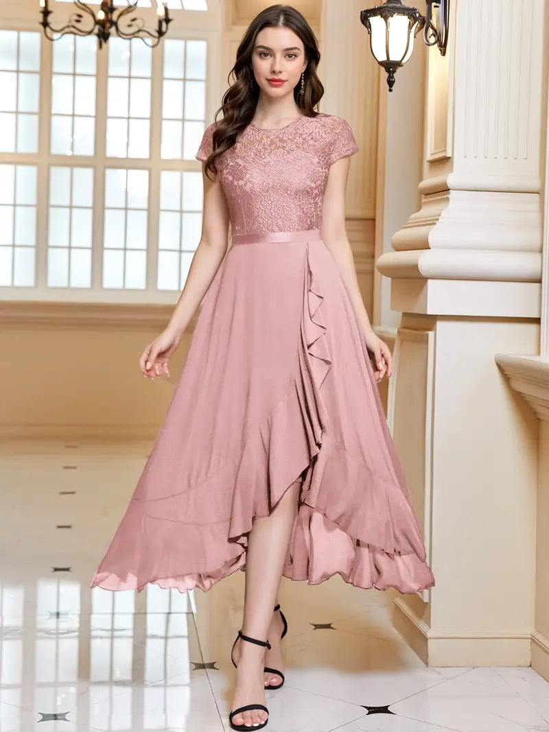 Kleid mit Rüschenbesatz und Spitzenbesatz