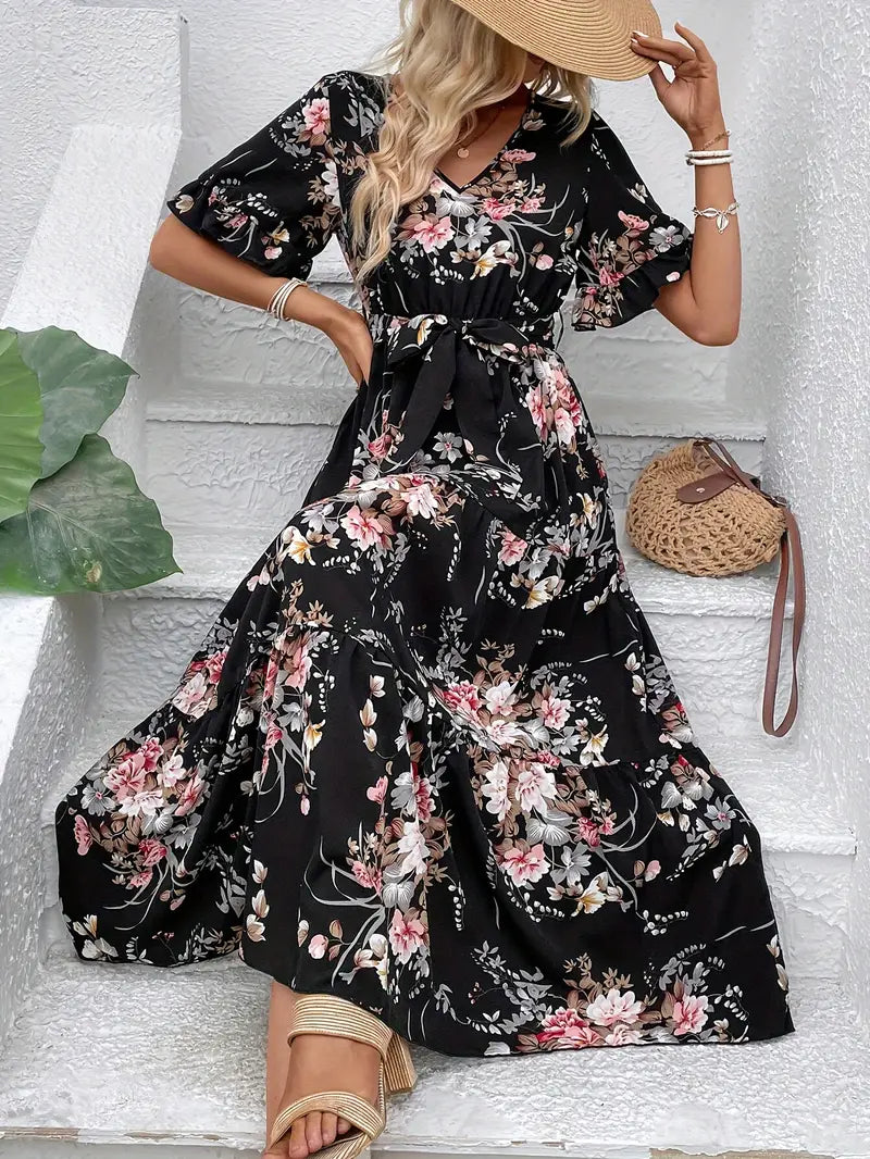 Gegürtetes Kleid mit Blumenmuster und V-Ausschnitt