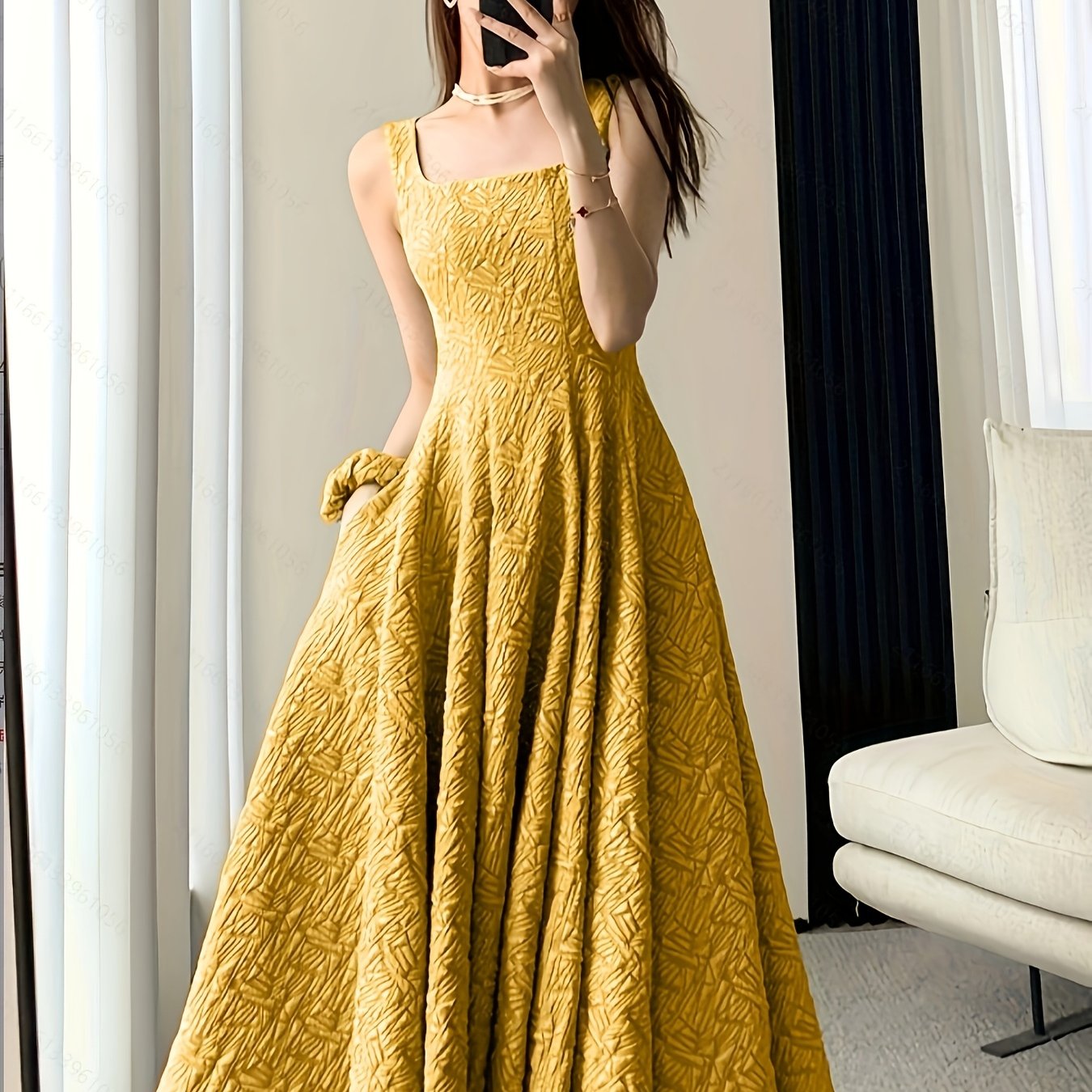 Elegantes Kleid mit quadratischem Ausschnitt - ideal für Frühling und Sommer