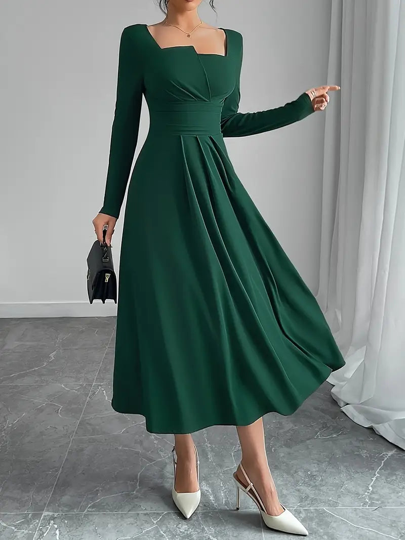 Modernes minimalistisches Maxikleid mit quadratischem Ausschnitt