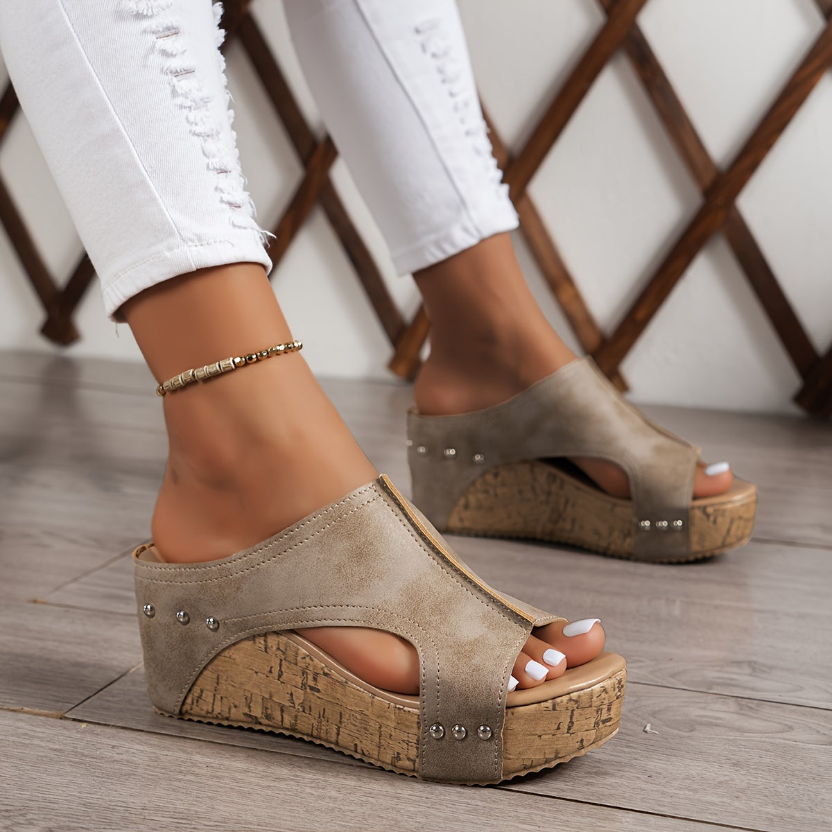 Plateau-Sandalen – Bequeme Slip-On Sommer Schuhe mit Nieten
