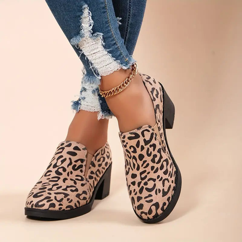 Pumps mit Leopardenmuster und flacher Öffnung zum Hineinschlüpfen