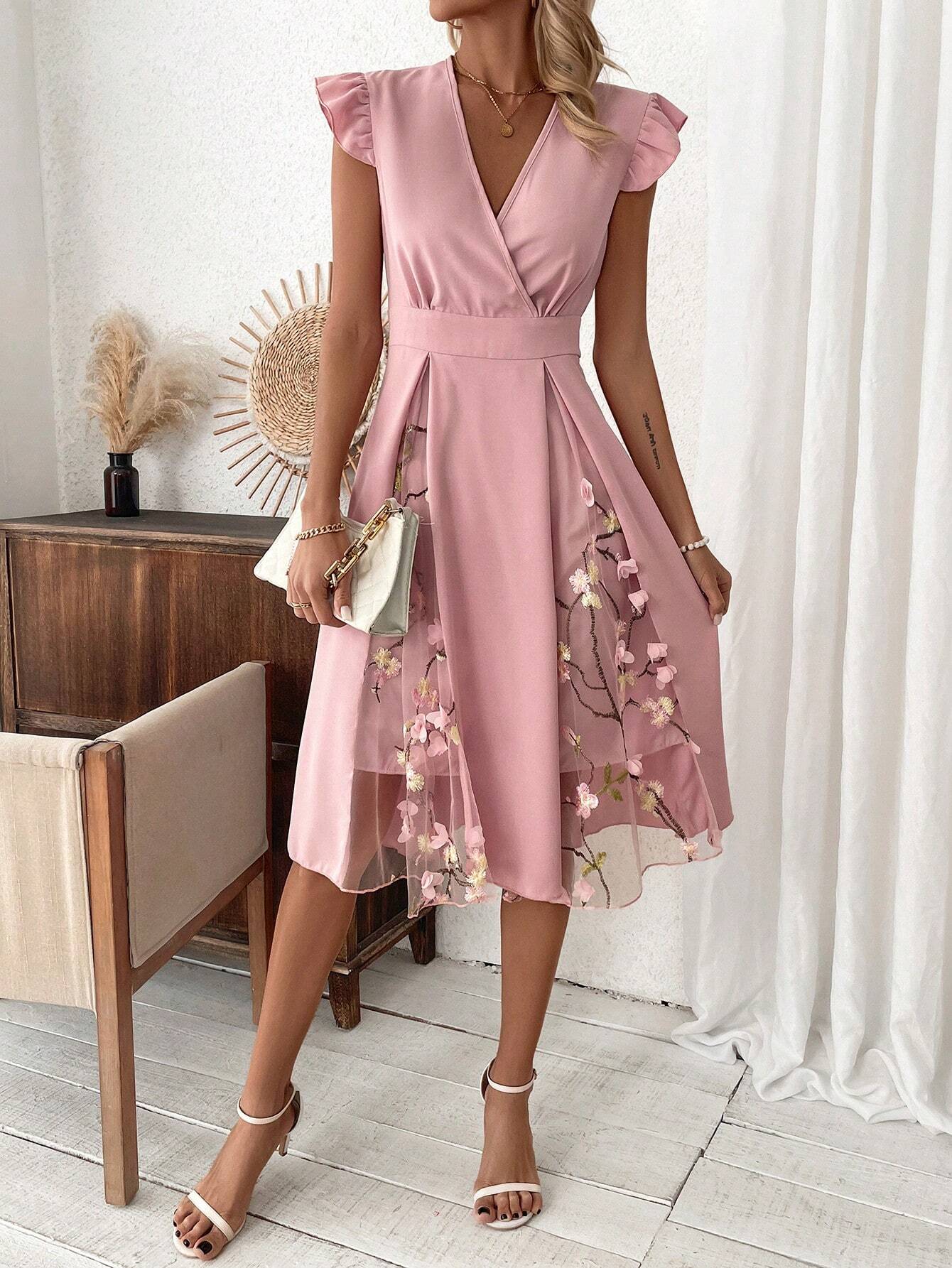 Kleid mit V-Ausschnitt und Blumenstickerei aus Mesh