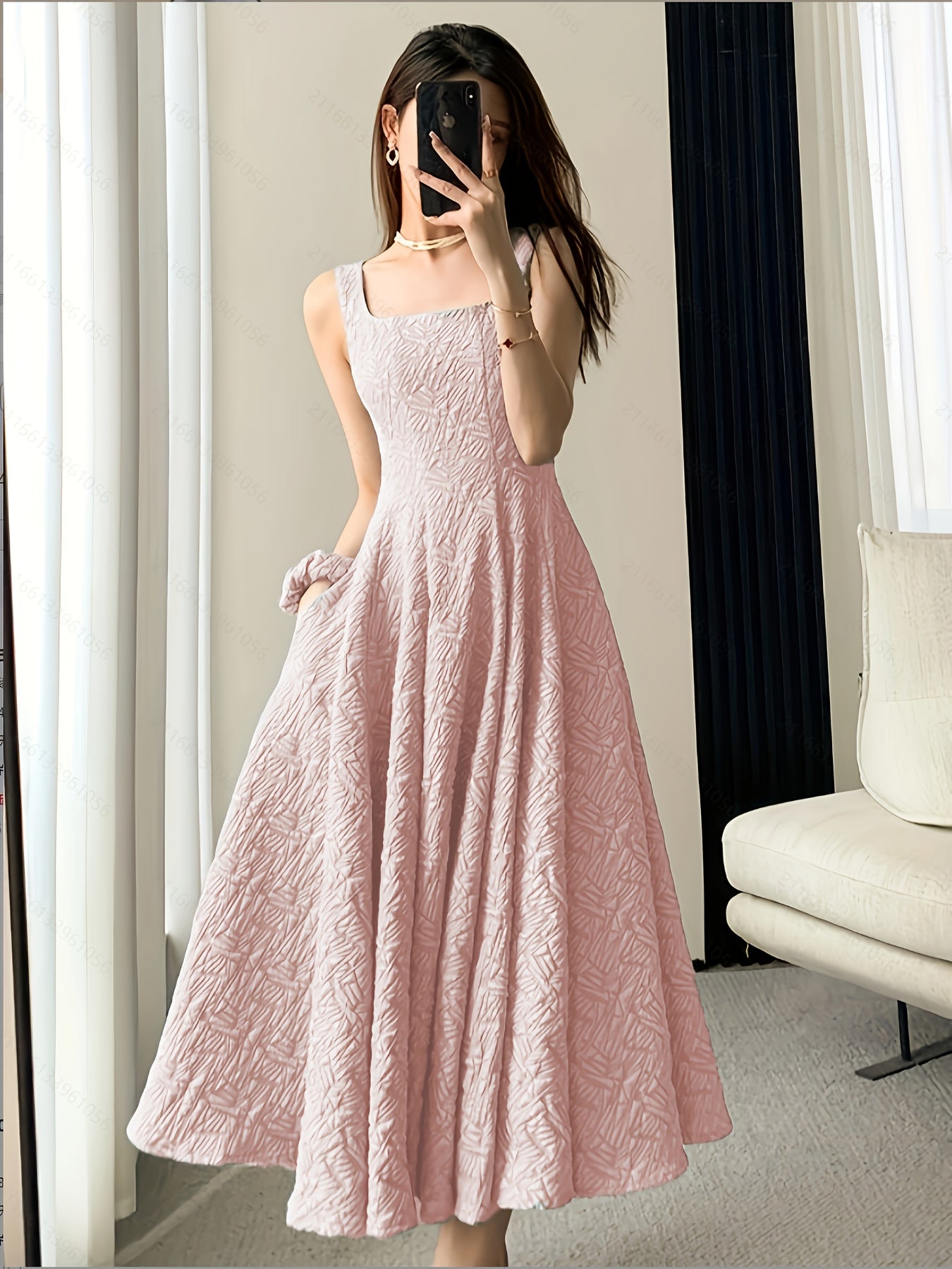 Elegantes Kleid mit quadratischem Ausschnitt - ideal für Frühling und Sommer