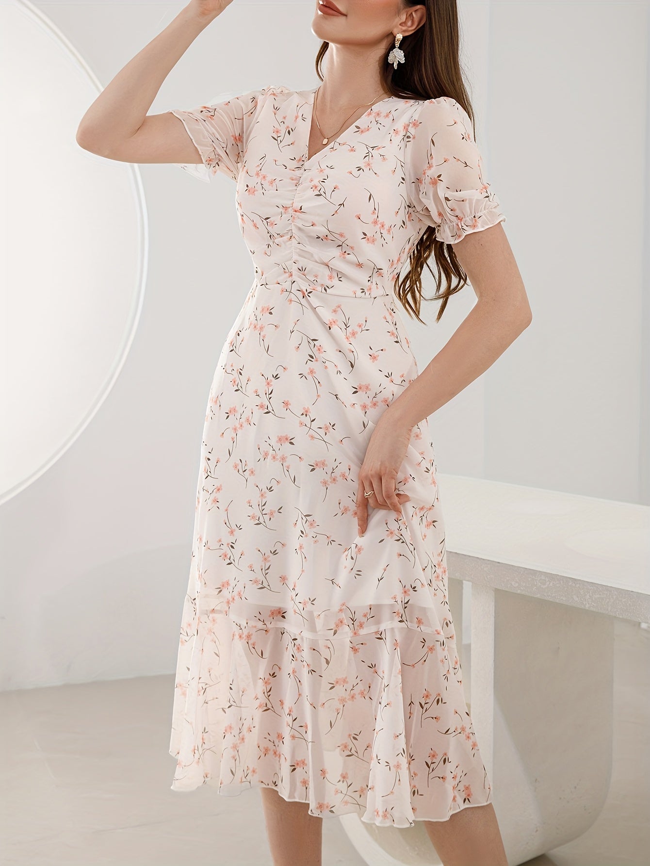 Elegantes Schößchenkleid mit Blumendruck – Kurzarm, V-Ausschnitt, Luftig & Bequem