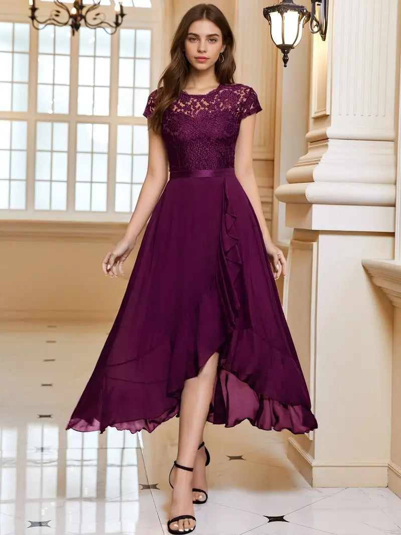 Kleid mit Rüschenbesatz und Spitzenbesatz