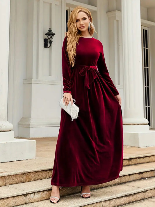 Elegantes Langarmkleid mit Gürtel, Boot-Ausschnitt, Knöchellang