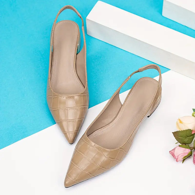 Klobige Slingback-Sandalen mit niedrigem Absatz und spitzer Zehenpartie