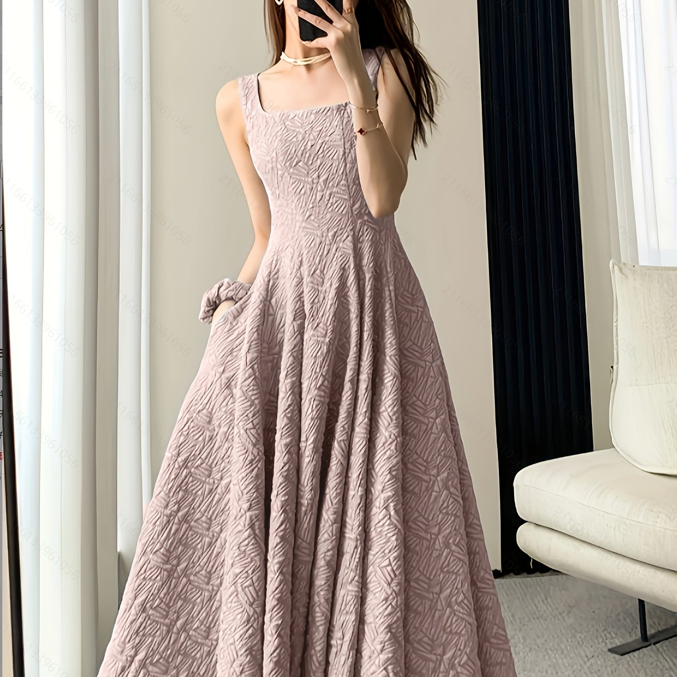 Elegantes Kleid mit quadratischem Ausschnitt - ideal für Frühling und Sommer