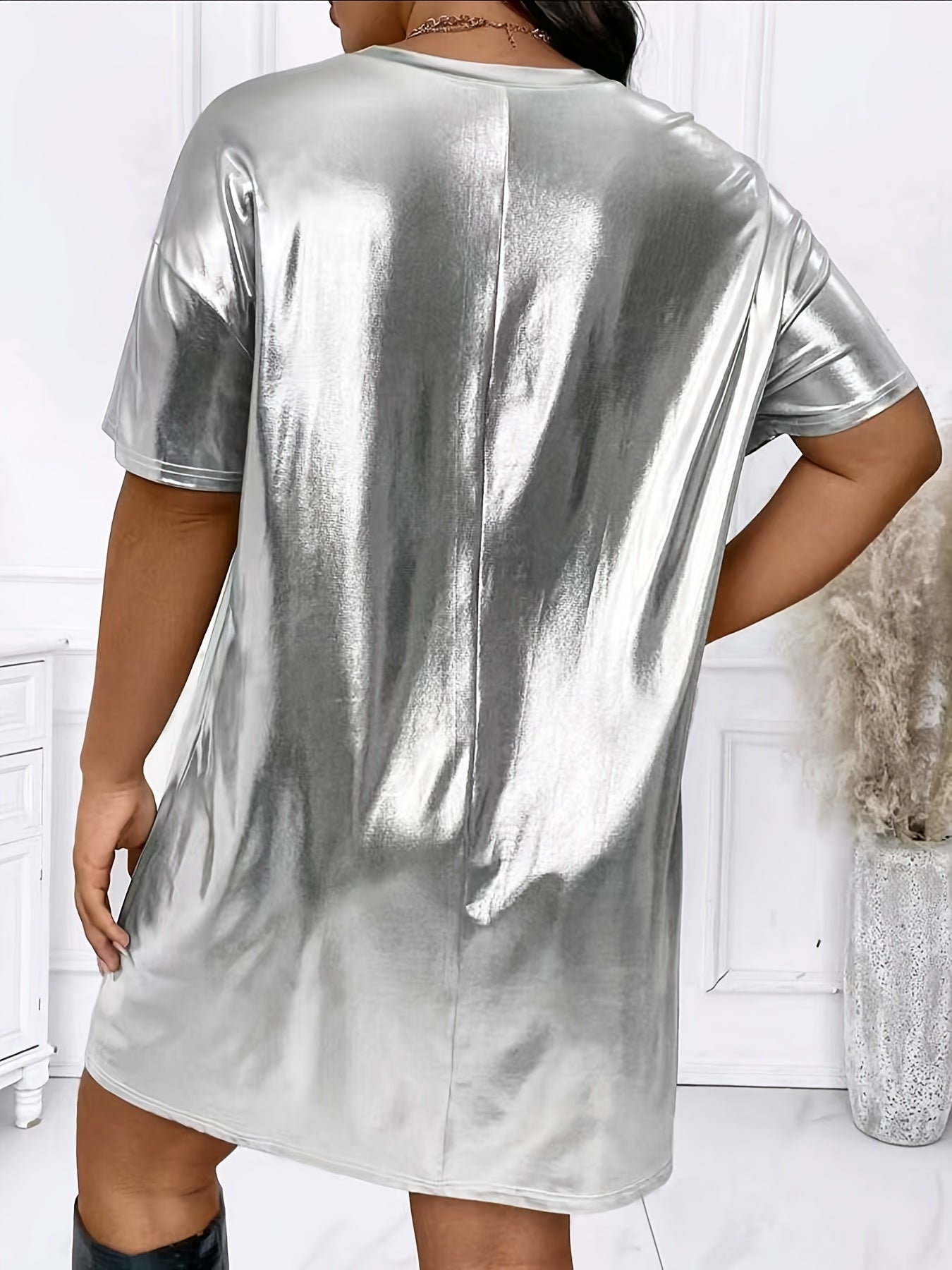 Modisches T-Shirt-Kleid – Einfarbig, Metallic-Look, Drop-Schulter, Lässig und Bequem