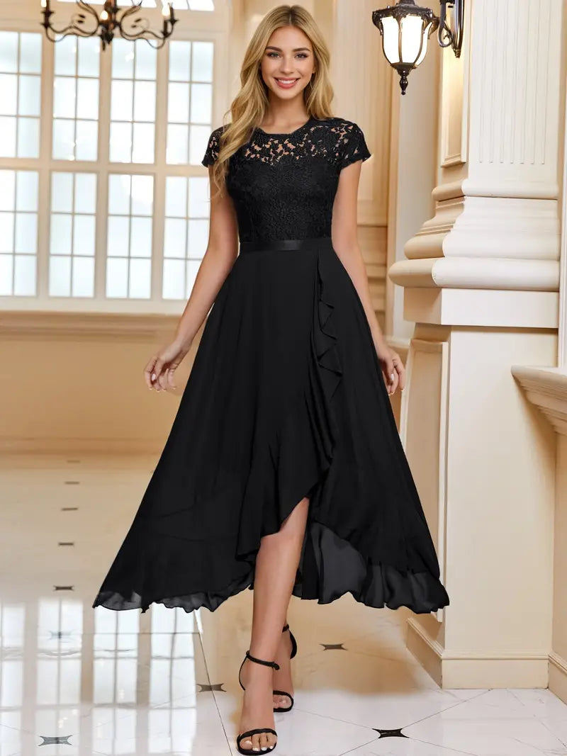 Kleid mit Rüschenbesatz und Spitzenbesatz