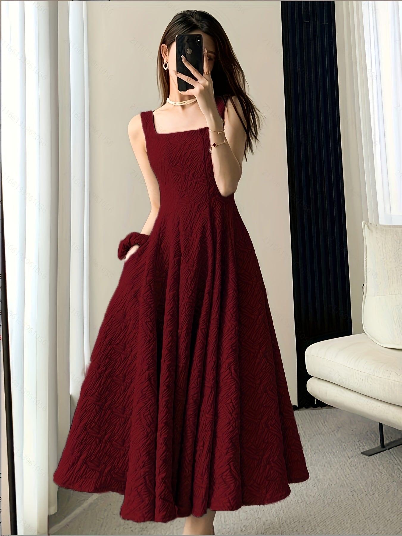 Elegantes Kleid mit quadratischem Ausschnitt - ideal für Frühling und Sommer