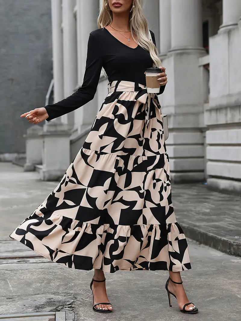 Elegantes gestreiftes Maxikleid mit V-Ausschnitt und langen Ärmeln