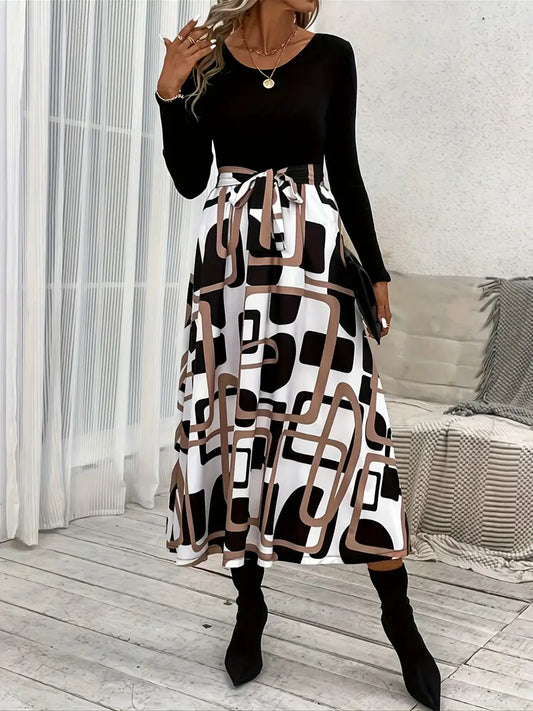 Gürtelkleid mit grafischem Druck und Spleißung