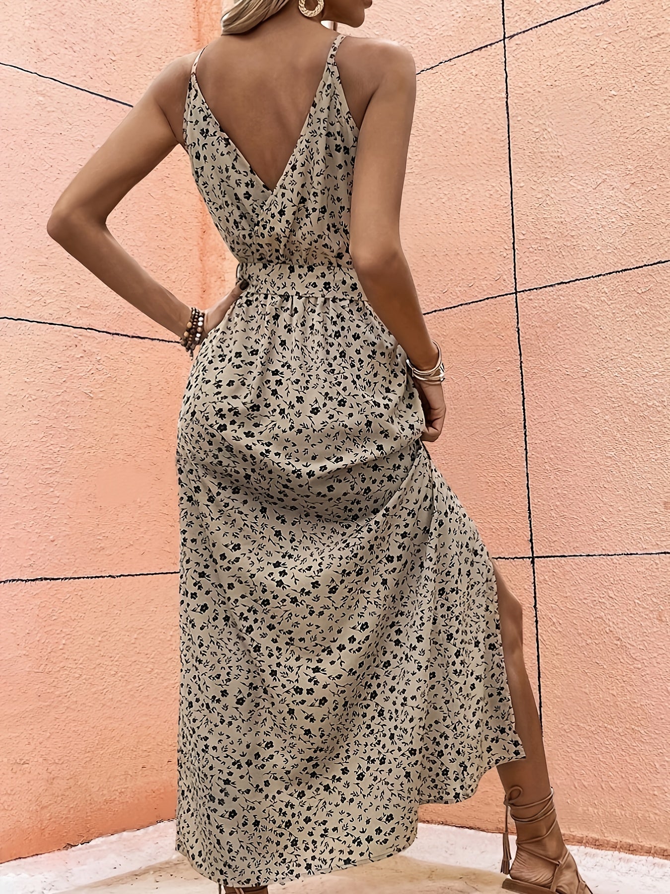 Midikleid mit Blumenmuster und Khaki-Schlitz