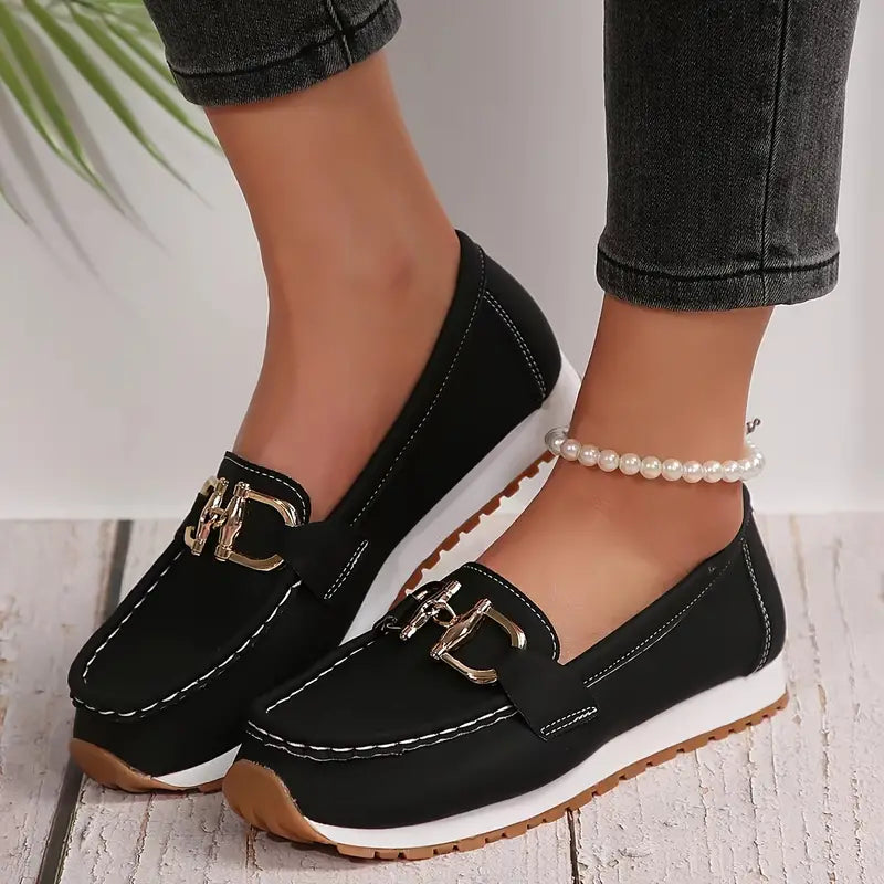 Klassische Slip-On-Loafer mit Metallschnalle