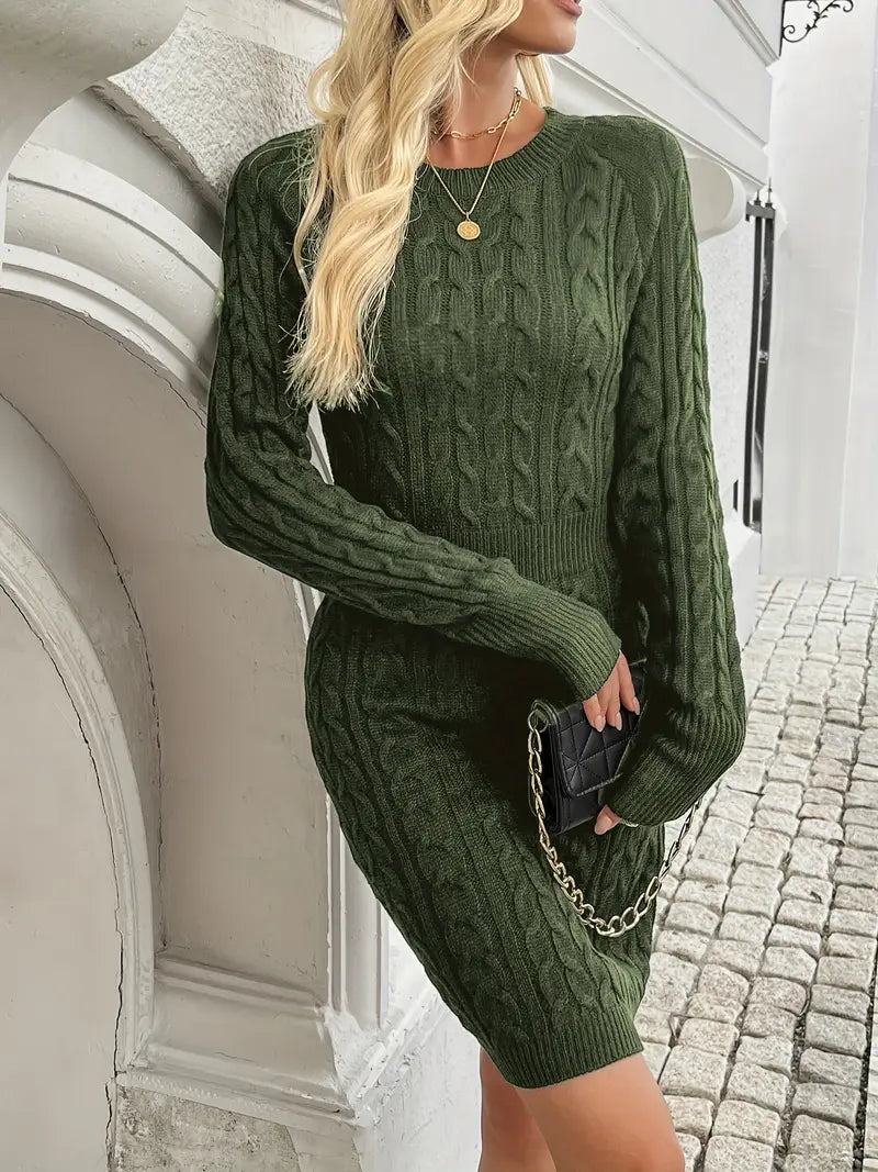 Langärmeliges Kleid aus geripptem Kabelstrick