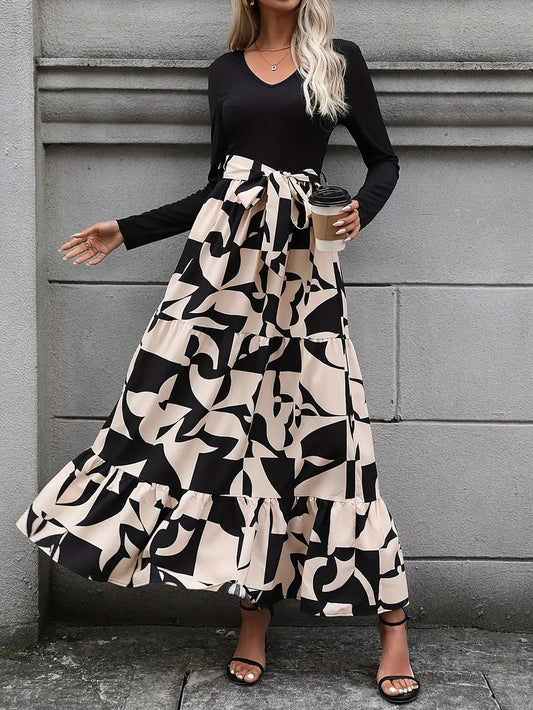 Elegantes gestreiftes Maxikleid mit V-Ausschnitt und langen Ärmeln