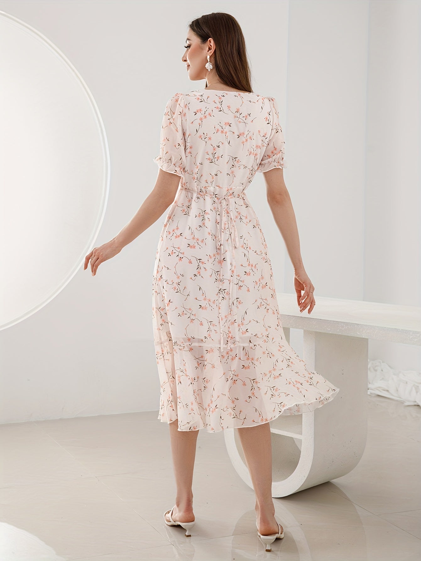 Elegantes Schößchenkleid mit Blumendruck – Kurzarm, V-Ausschnitt, Luftig & Bequem