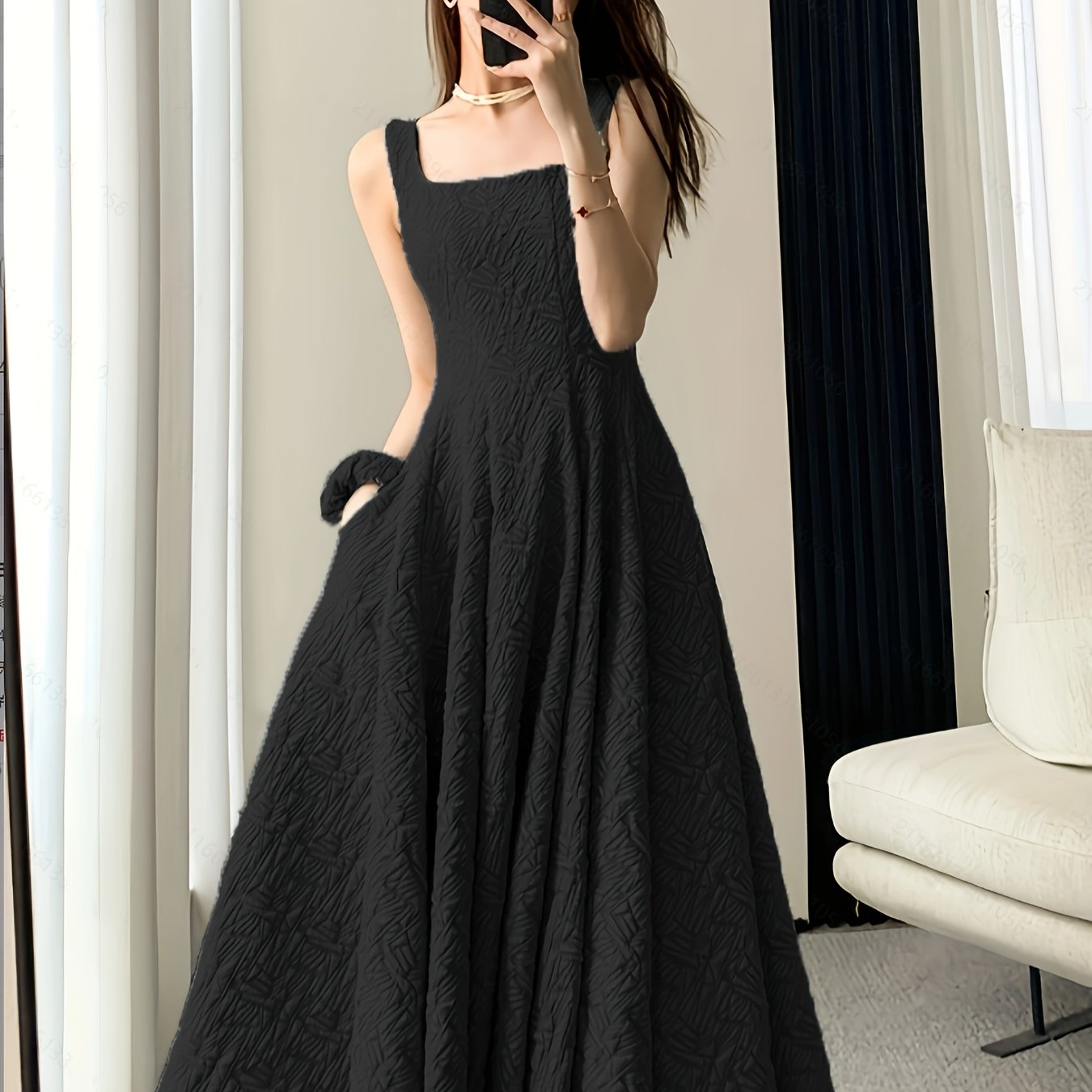 Elegantes Kleid mit quadratischem Ausschnitt - ideal für Frühling und Sommer