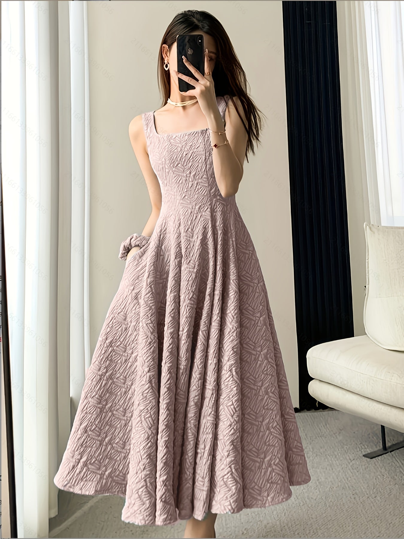 Elegantes Kleid mit quadratischem Ausschnitt - ideal für Frühling und Sommer