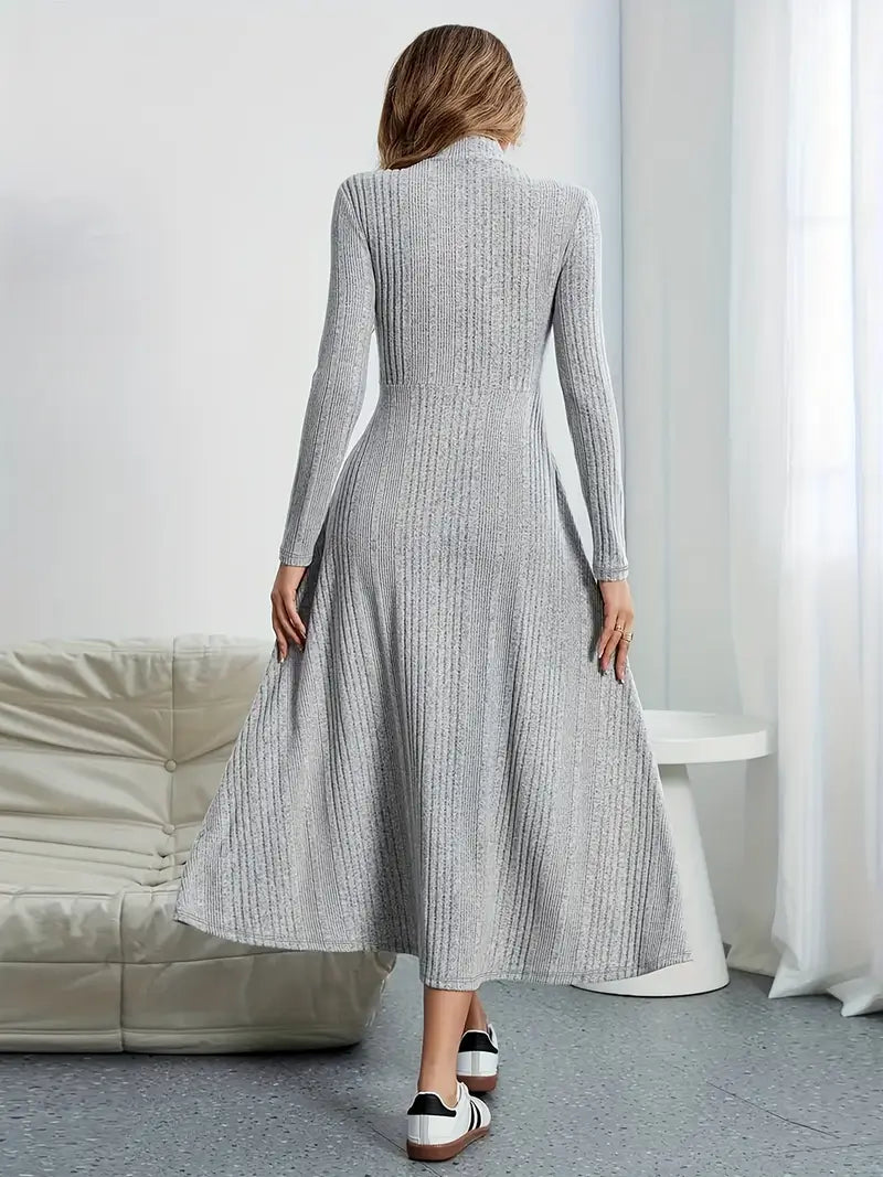 Elegantes Rippenstrick Midi-Kleid mit Knopfdetail