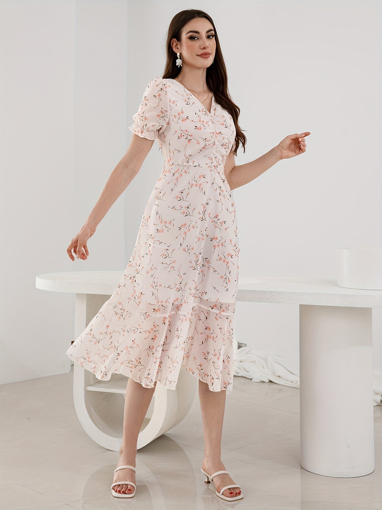 Elegantes Schößchenkleid mit Blumendruck – Kurzarm, V-Ausschnitt, Luftig & Bequem