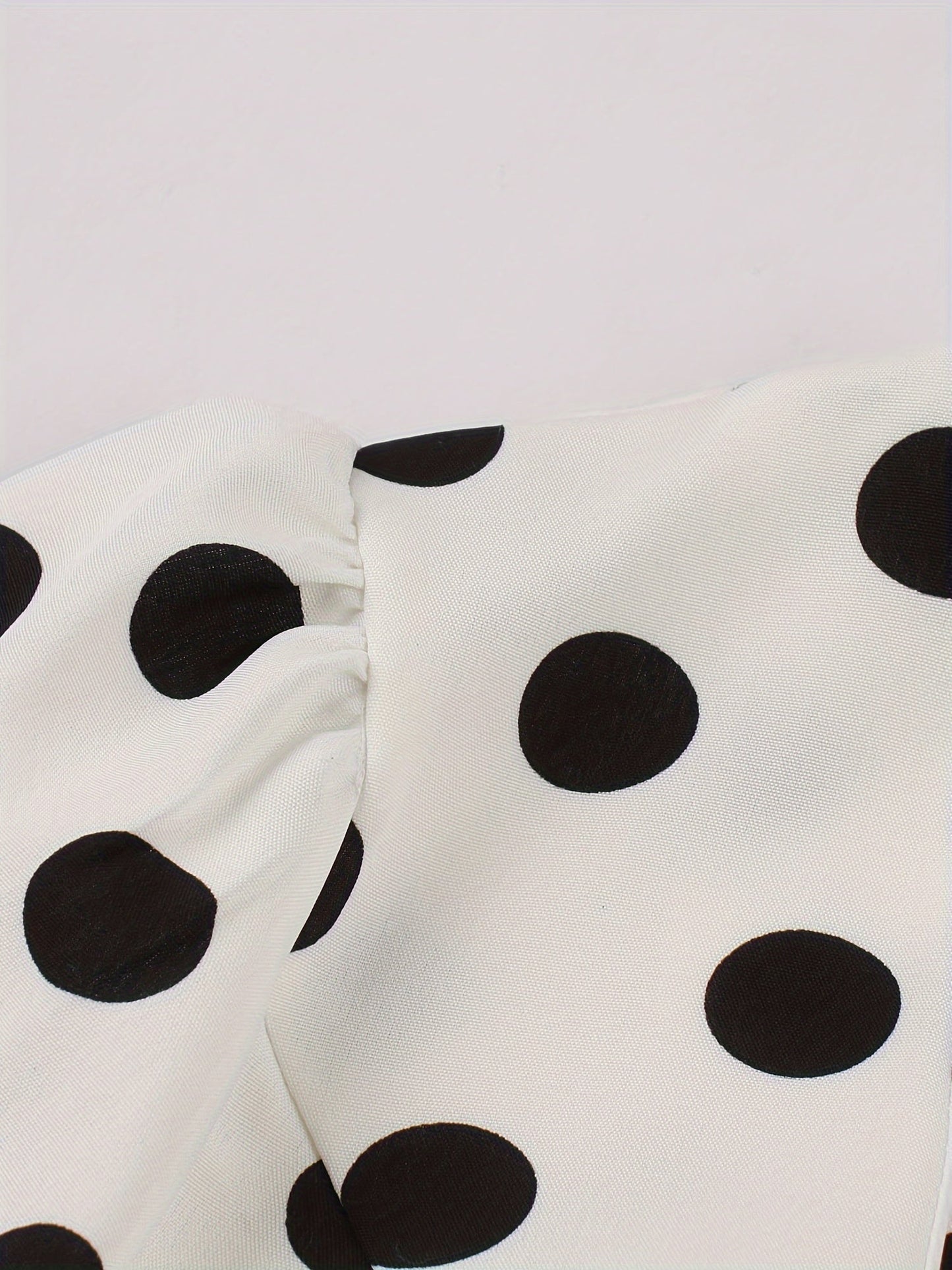 Elegantes Polka-Dot-Sommerkleid – Karree-Ausschnitt, Kurzarm, Figurschmeichelnd