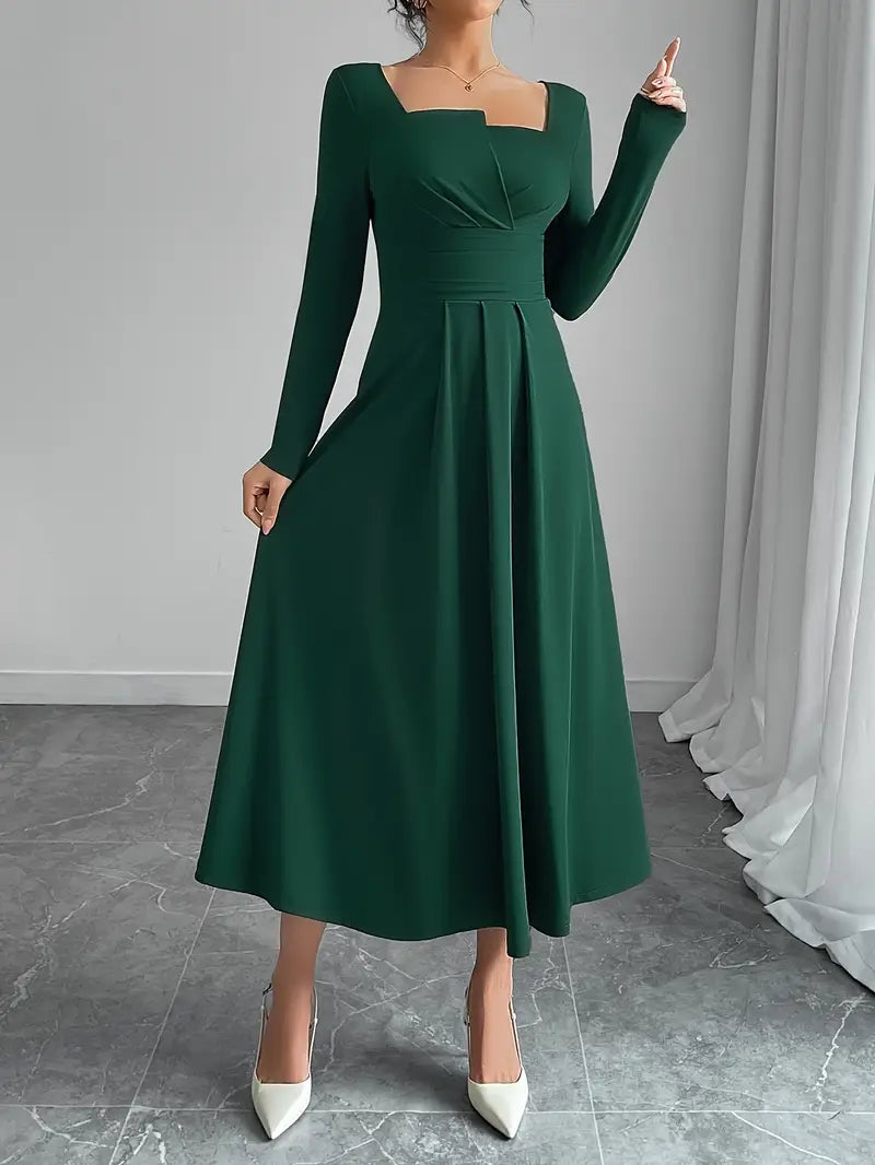 Modernes minimalistisches Maxikleid mit quadratischem Ausschnitt