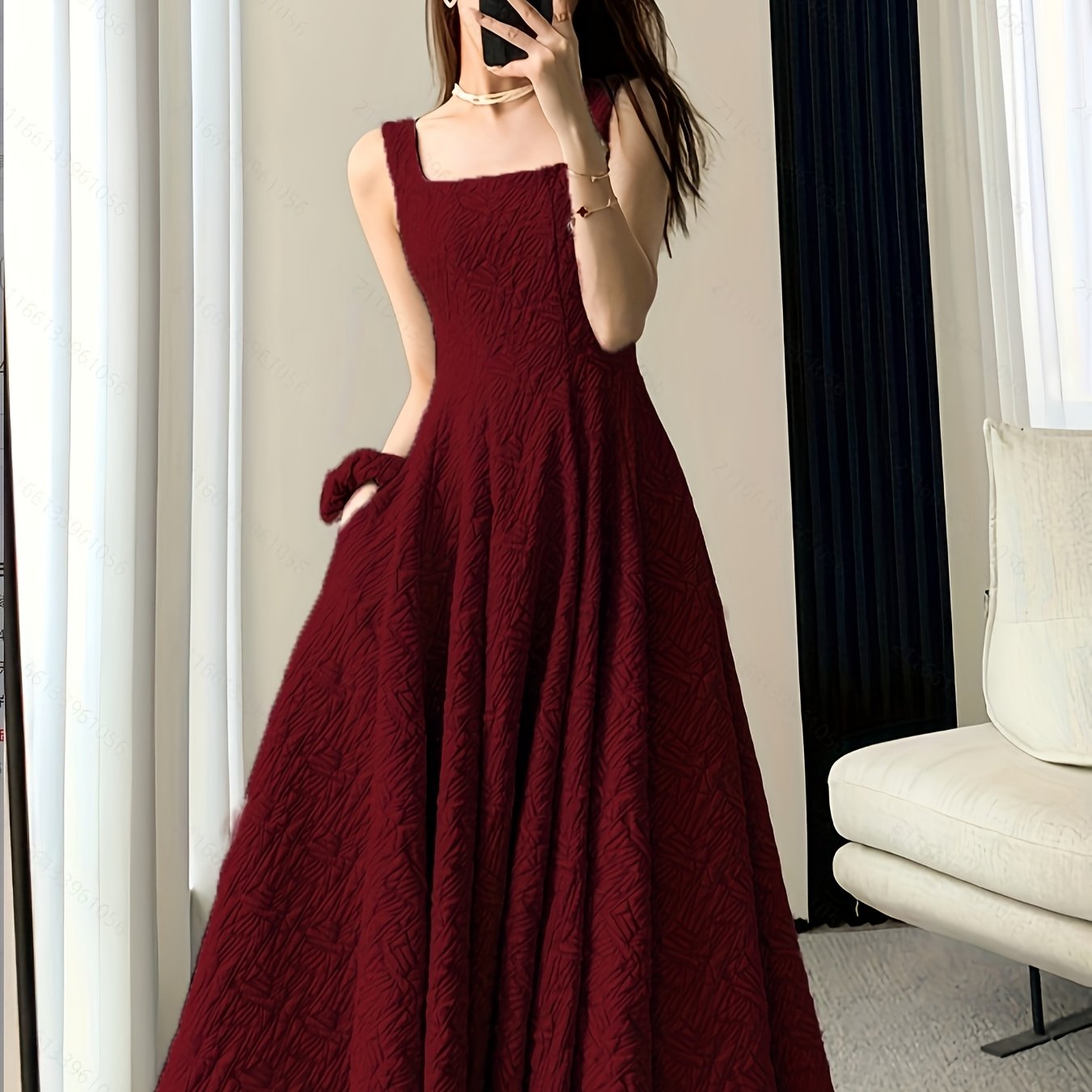 Elegantes Kleid mit quadratischem Ausschnitt - ideal für Frühling und Sommer