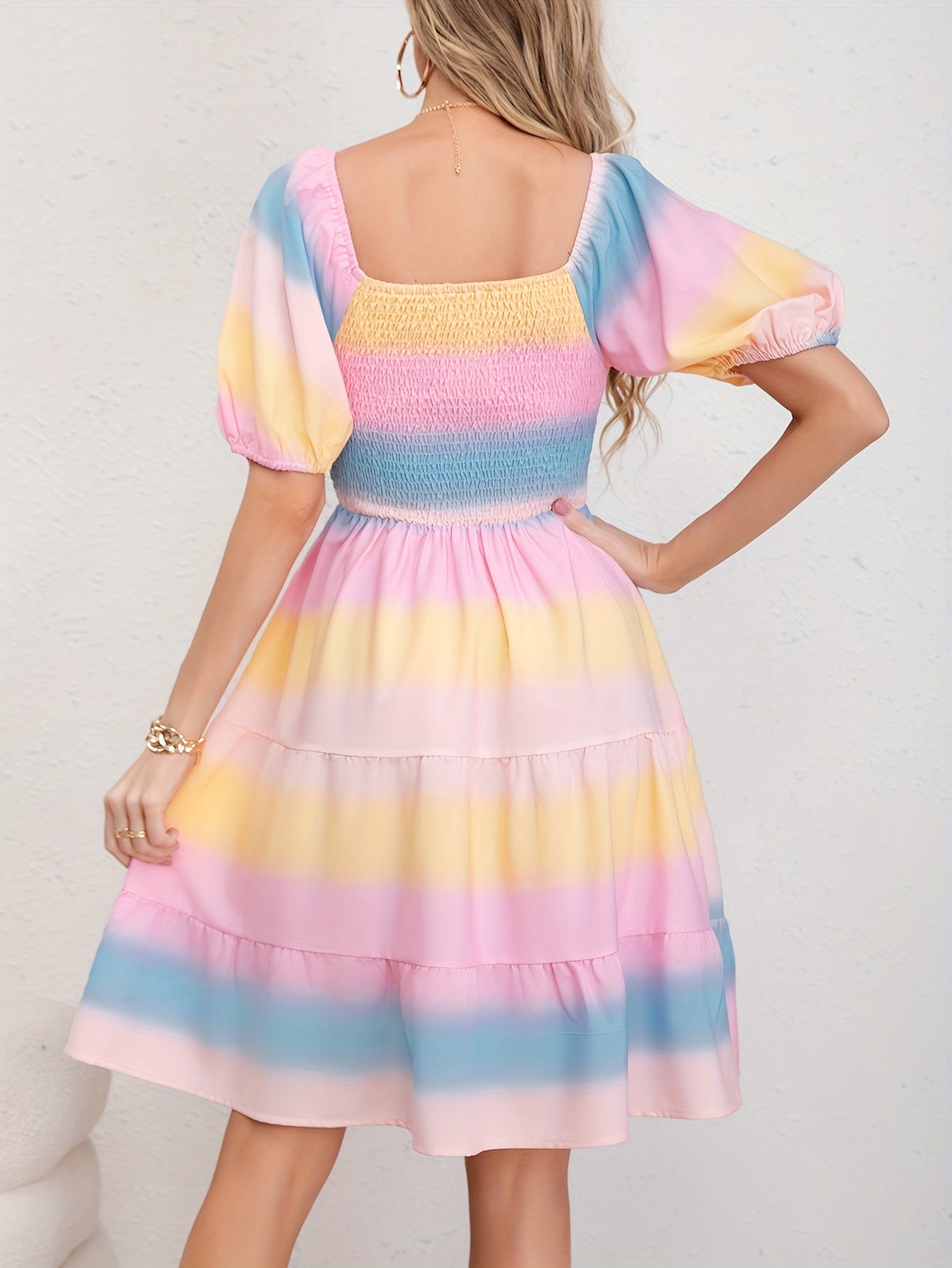 Gestreiftes Midi-Sommerkleid – Schulterfrei, Kurzarm & Rüschen-Saum