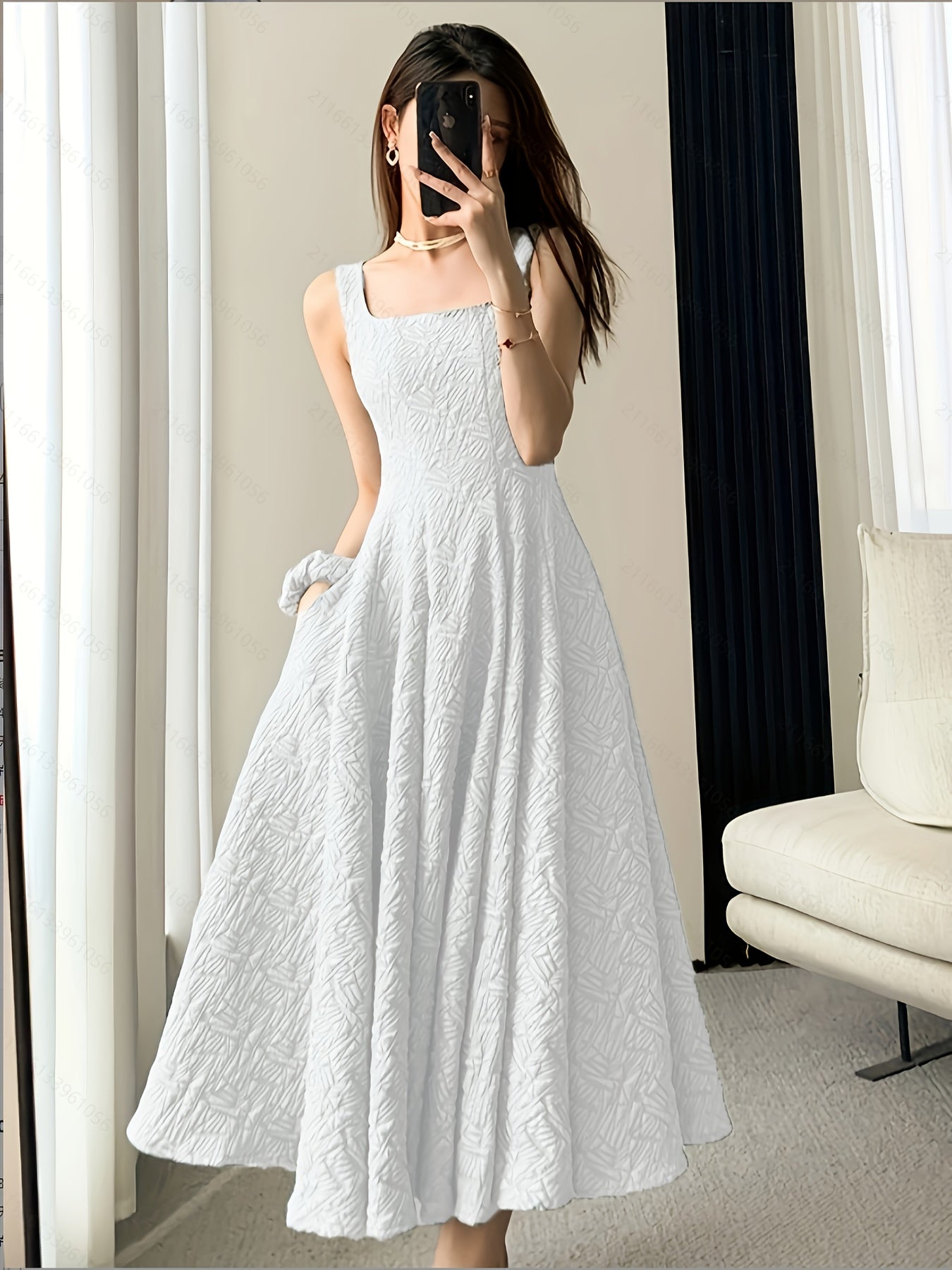 Elegantes Kleid mit quadratischem Ausschnitt - ideal für Frühling und Sommer