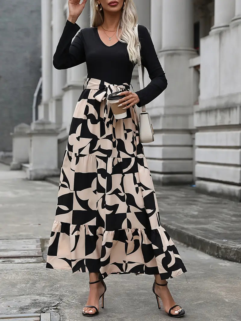 Elegantes gestreiftes Maxikleid mit V-Ausschnitt und langen Ärmeln