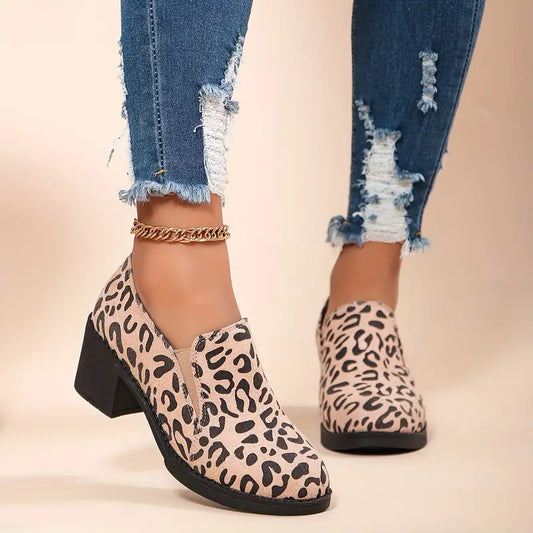 Pumps mit Leopardenmuster und flacher Öffnung zum Hineinschlüpfen