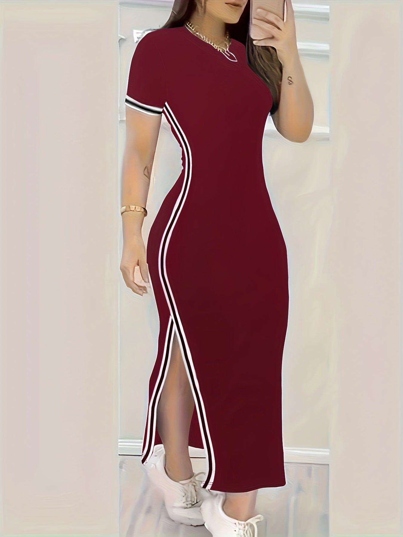 Elegantes Leibchen Kleid mit Kontrastsaum – Kurzarm & Figurbetont