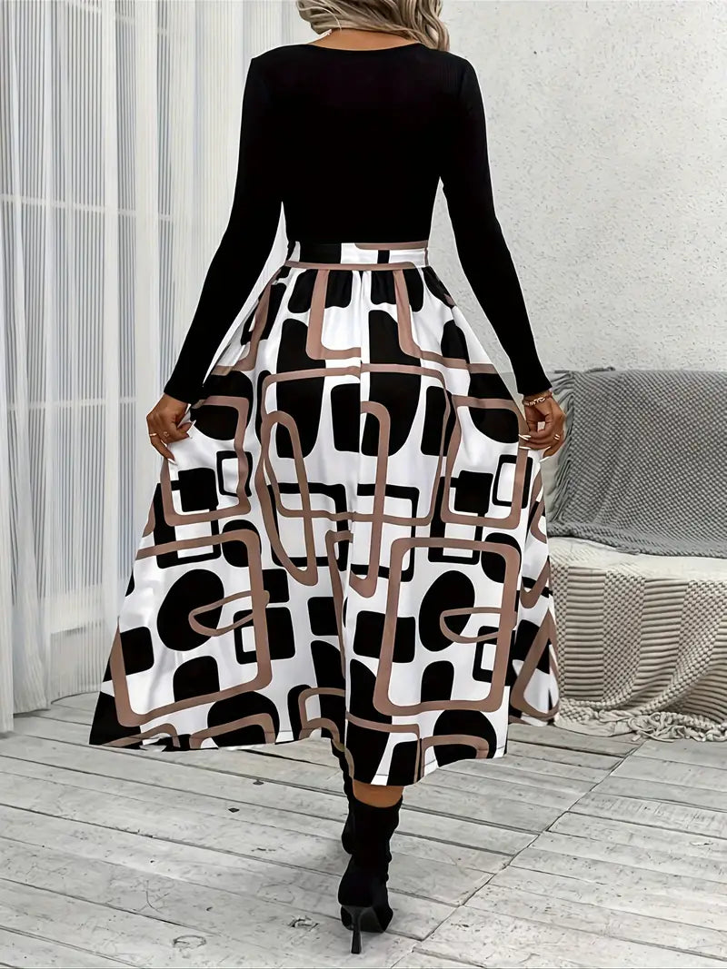 Gürtelkleid mit grafischem Druck und Spleißung