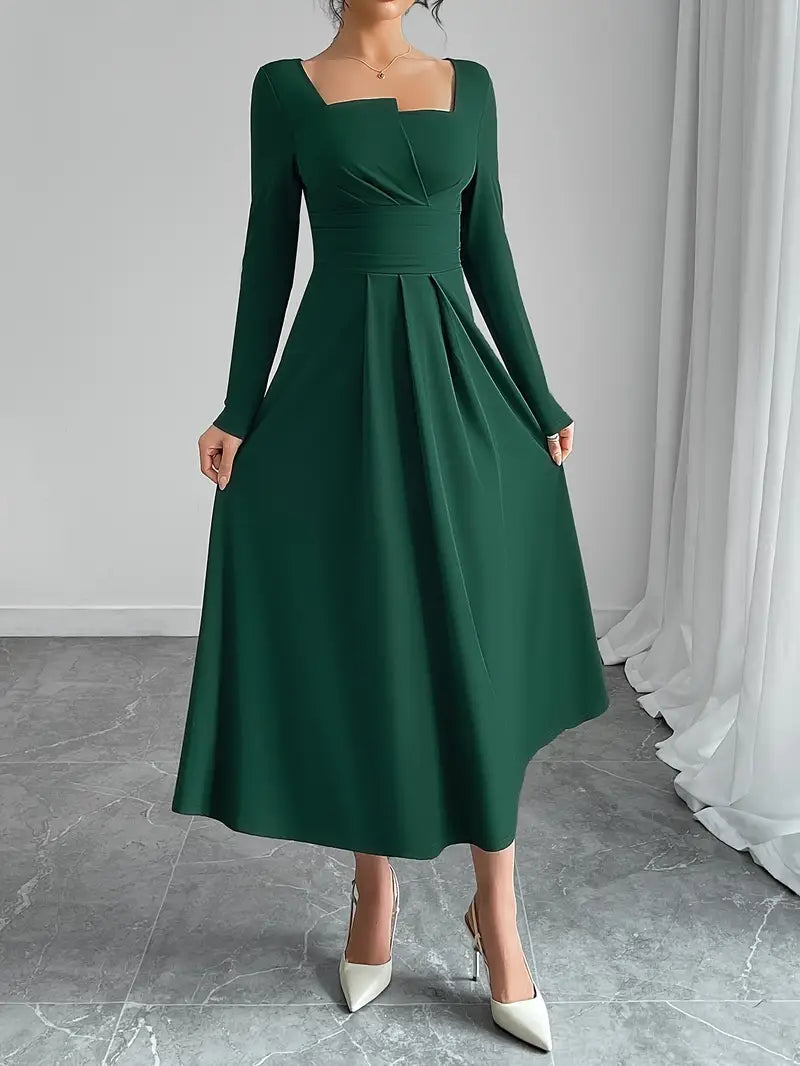 Modernes minimalistisches Maxikleid mit quadratischem Ausschnitt