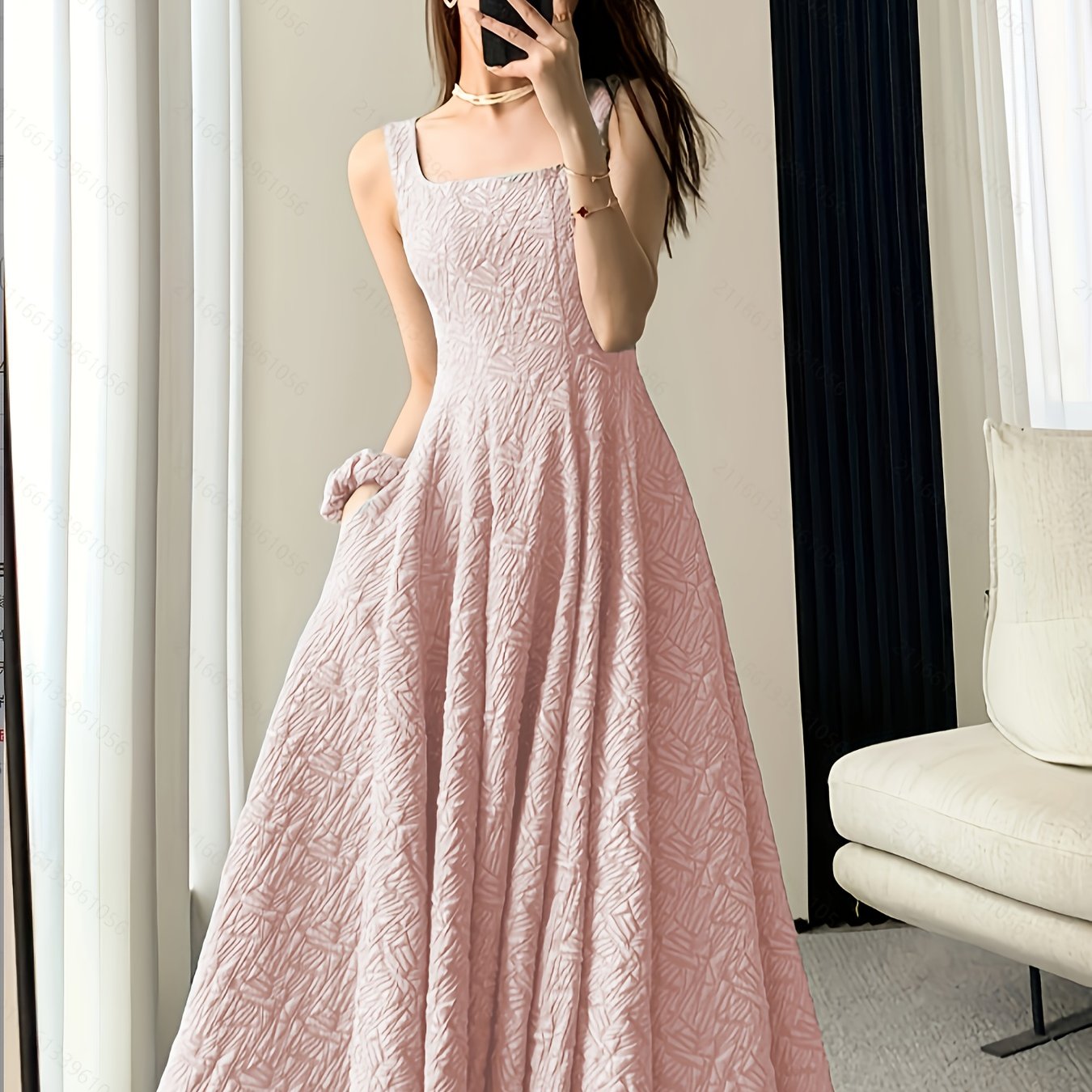 Elegantes Kleid mit quadratischem Ausschnitt - ideal für Frühling und Sommer